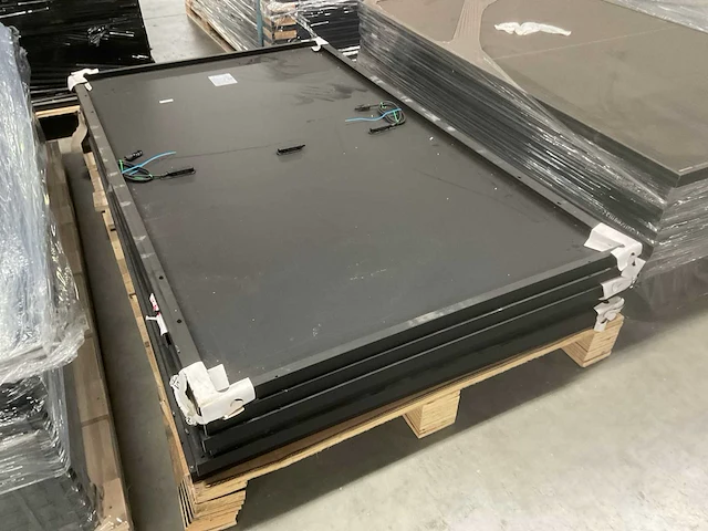 Pallets met zonnepanelen (4x) - afbeelding 10 van  11