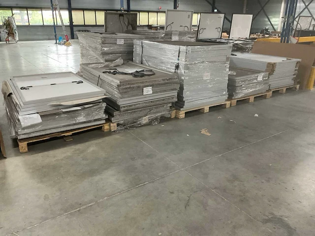 Pallets met zonnepanelen (5x) - afbeelding 1 van  12