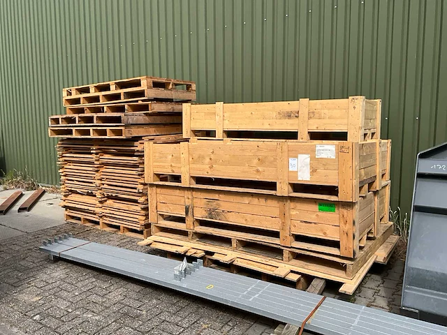 Pallets + palletkisten - afbeelding 1 van  6