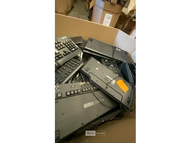 Pallets toetsenborden, werking onbekend, aantal onbekend (per pallet) - afbeelding 2 van  6