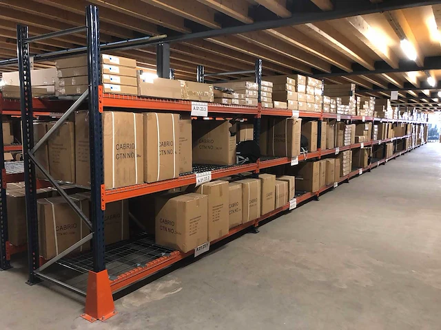 Palletstelling ±38m lang. erg netjes - afbeelding 2 van  3