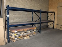 Palletstelling afm. 550 x 100 x 203 cm, voorzien van drie staanders, acht leggers en vier legbladen - afbeelding 1 van  2