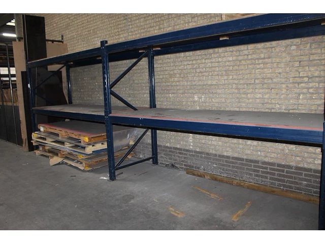 Palletstelling afm. 550 x 100 x 203 cm, voorzien van drie staanders, acht leggers en vier legbladen - afbeelding 2 van  2