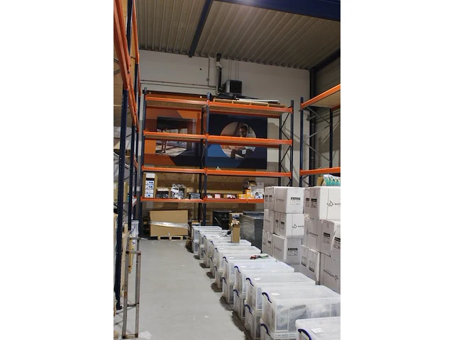 Palletstelling bestaande uit 20 staanders, 94 leggers in diverse breedtes, 36 houten legborden , 11 draadle... - afbeelding 3 van  3