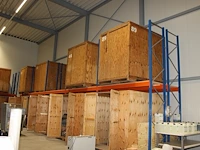 Palletstelling bestaande uit 26 staanders, 55 leggers en legbladen. afmeting staanders ca 90 x 750 cm en l...