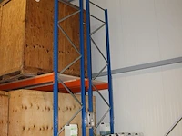 Palletstelling bestaande uit 26 staanders, 55 leggers en legbladen. afmeting staanders ca 90 x 750 cm en l... - afbeelding 2 van  3