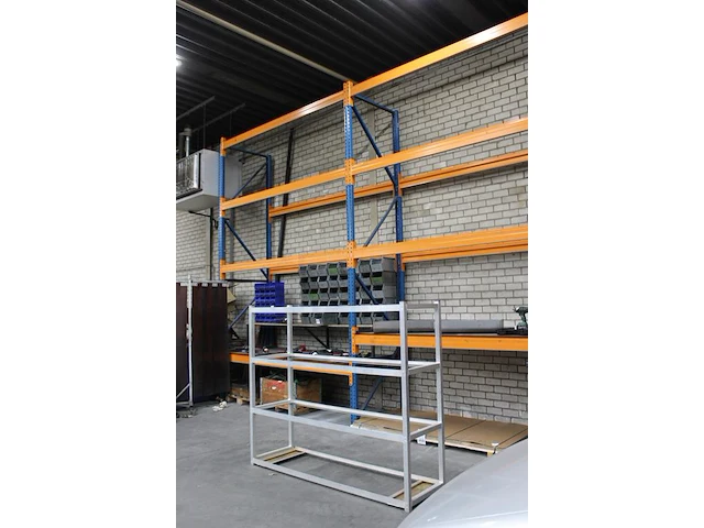 Palletstelling bestaande uit 5 staanders met afmeting ca. 110 x 450 cm en 32 liggers met lengte 300 cm. - afbeelding 3 van  3