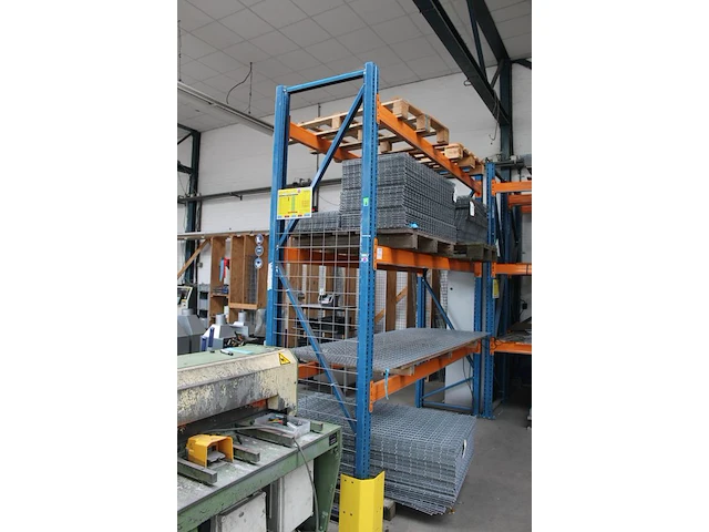 Palletstelling bestaande uit 7 staanders en 30 liggers. afmeting staanders 80 x 300 cm. afmeting leggers 12... - afbeelding 2 van  4