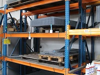 Palletstelling bestaande uit 7 staanders en 30 liggers. afmeting staanders 80 x 300 cm. afmeting leggers 12... - afbeelding 3 van  4