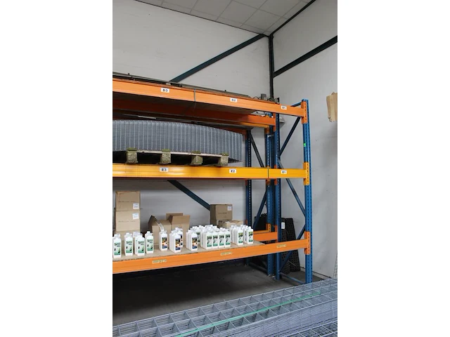 Palletstelling bestaande uit 7 staanders en 30 liggers. afmeting staanders 80 x 300 cm. afmeting leggers 12... - afbeelding 4 van  4