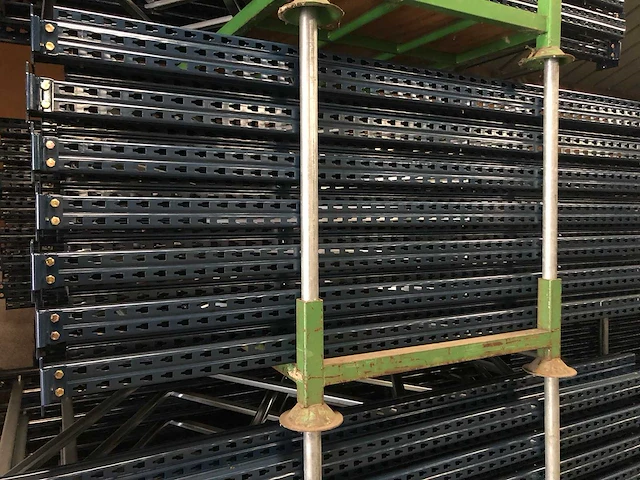 Palletstelling grote partij zeer netjes. gedemonteerd - afbeelding 11 van  11