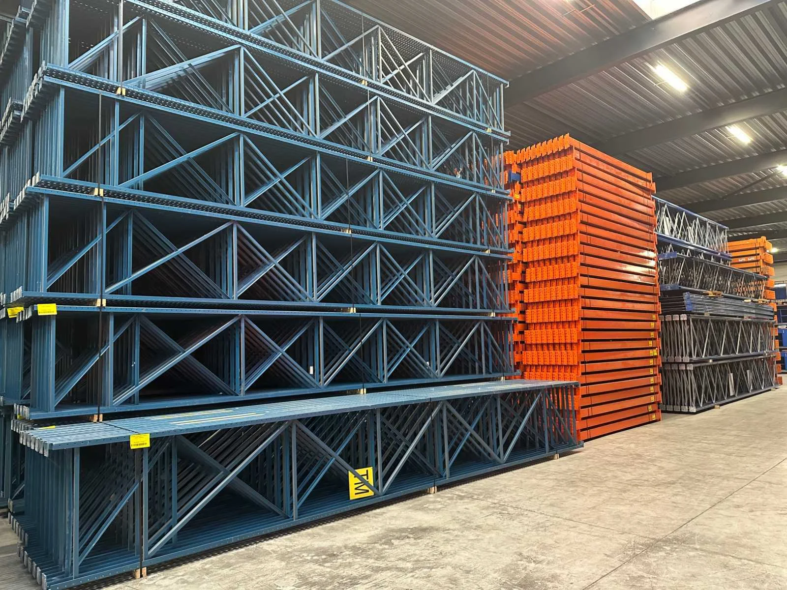 Palletstelling, legbordstelling, magazijnstelling en magazijn toebehoren