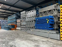 Palletstelling, legbordstelling, roostervloeren en magazijn toebehoren