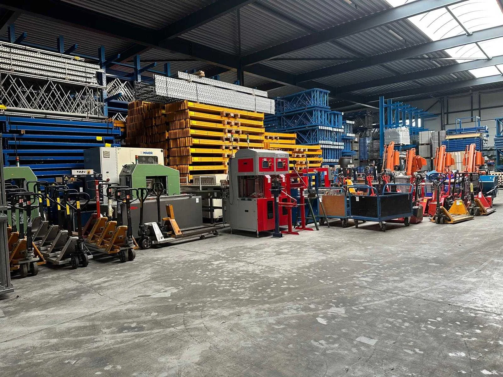 Palletstelling, magazijnstelling, verpakkingsmachines en magazijninventaris