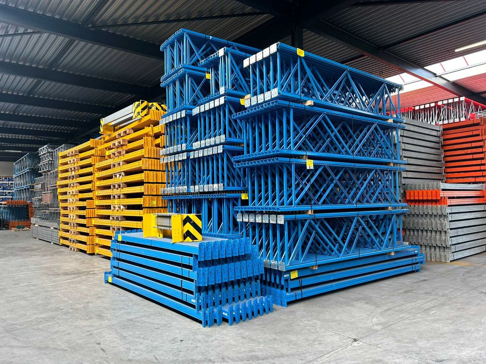 Palletstelling, magazijnstelling, verpakkingsmachines en magazijninventaris