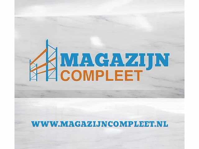 Palletstelling zeer netjes. dubbele rij ( 2 rijen van ± 14m lang. ) - afbeelding 4 van  4