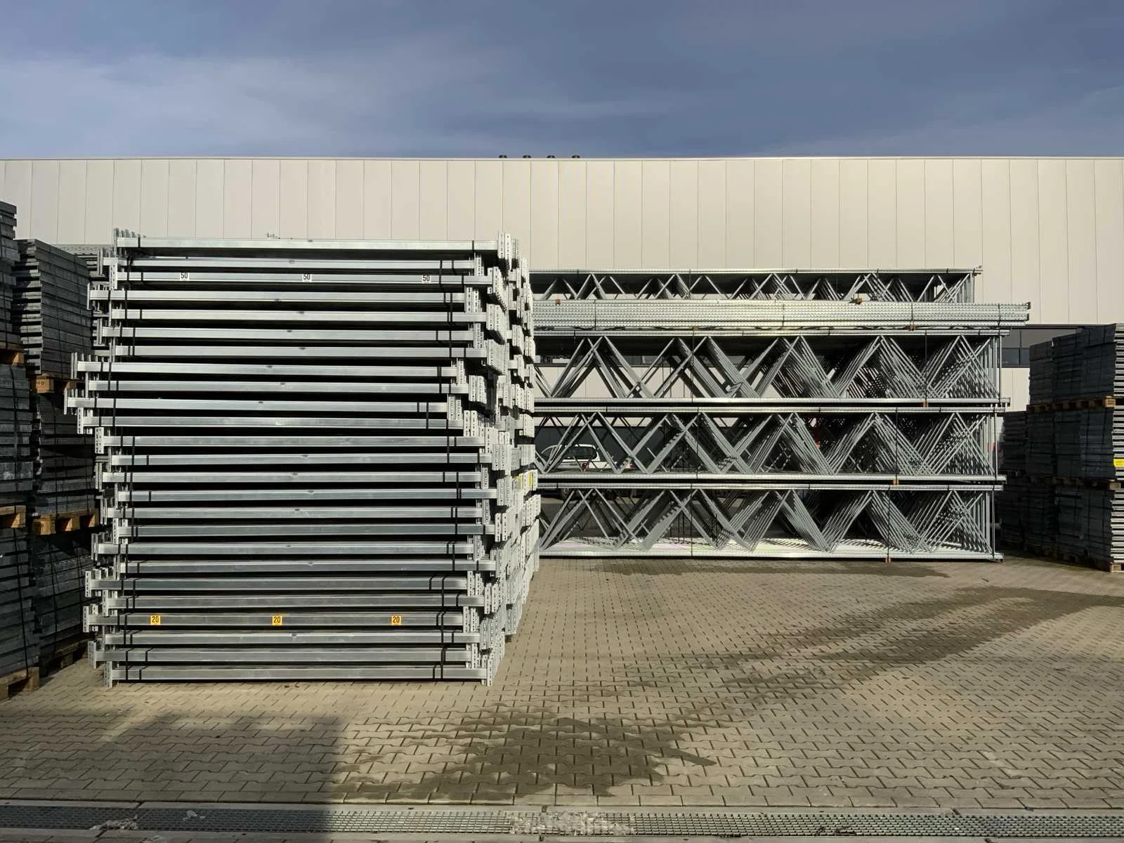 Palletstellingen, draagarmstelling, magazijninrichting en gereedschap