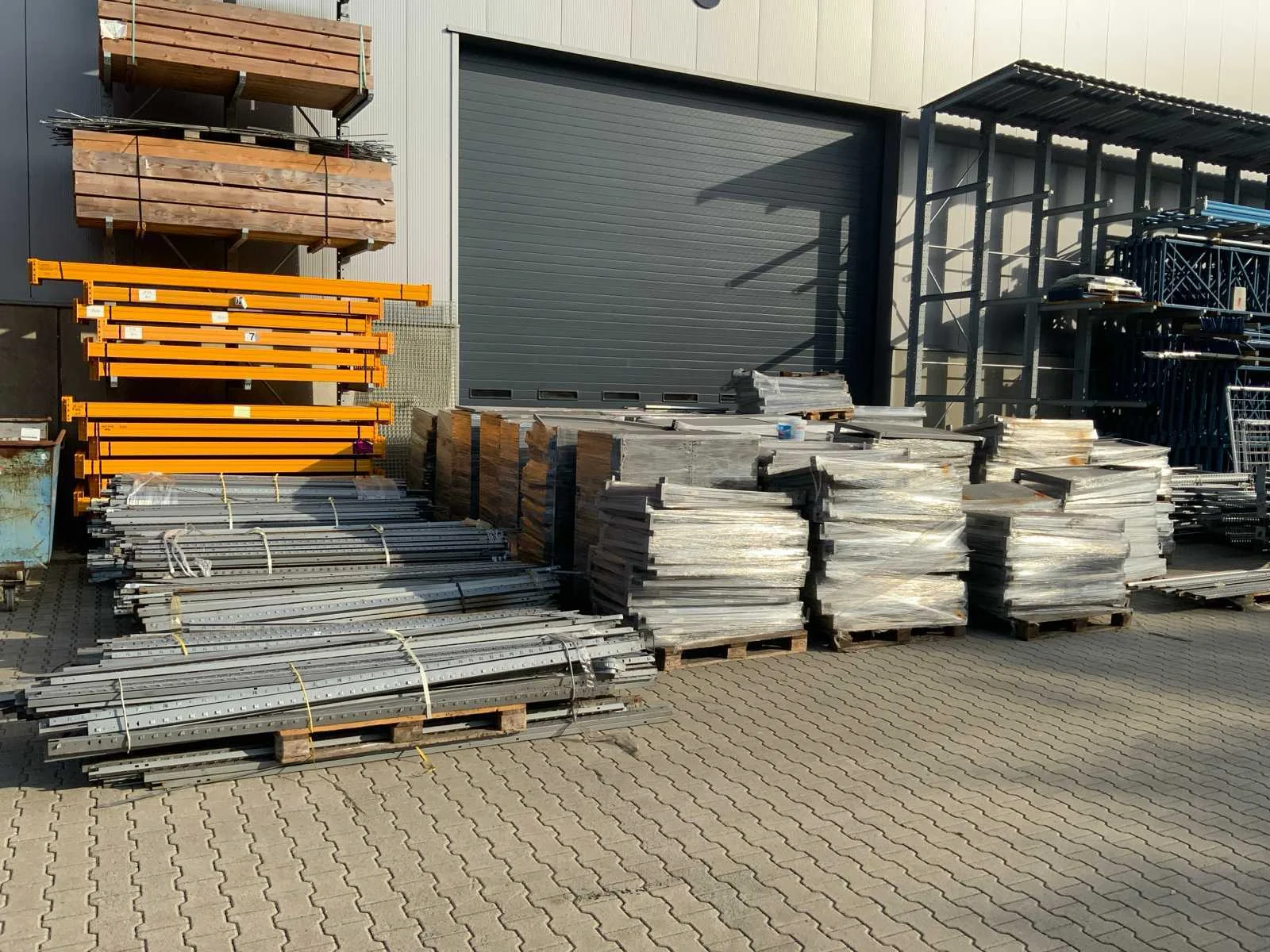 Palletstellingen, magazijnstellingen, inrijstelling, en magazijn toebehoren