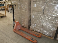 Palletwagen doosan spa-m25 met maximale belastbaarheid 2500 kg en lepellengte 115 cm. - afbeelding 1 van  3