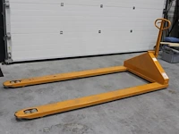 Palletwagen hp2 met lepellengte 240 cm en breedte 112 cm. maximaal 2000kg.