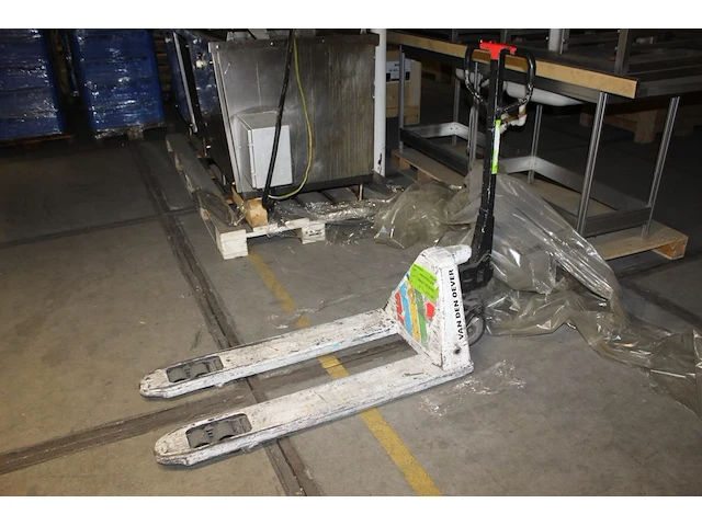 Palletwagen, lengte lepels 115 cm. let op! ophalen in overleg met hnvi einde 2e afhaaldag. - afbeelding 1 van  2