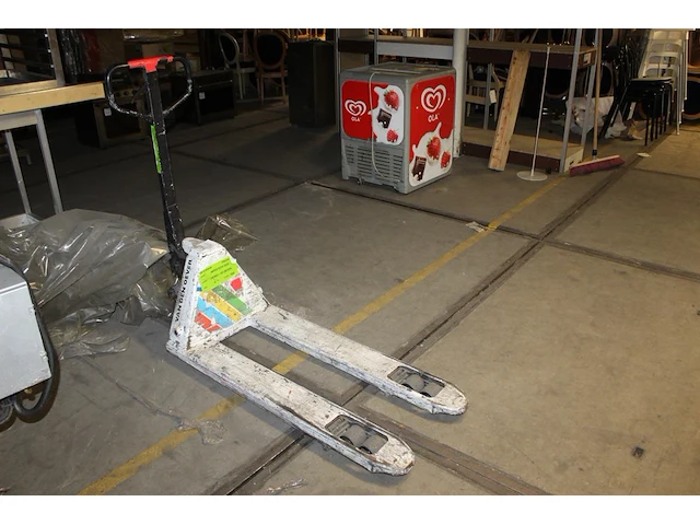 Palletwagen, lengte lepels 115 cm. let op! ophalen in overleg met hnvi einde 2e afhaaldag. - afbeelding 2 van  2