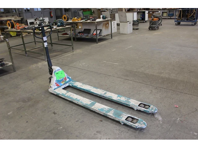 Palletwagen met lepels met lengte 180 cm. let op! afhalen in overleg einde 2e afhaaldag. - afbeelding 1 van  2