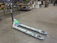 Palletwagen met lepels met lengte 180 cm. let op! afhalen in overleg einde 2e afhaaldag.