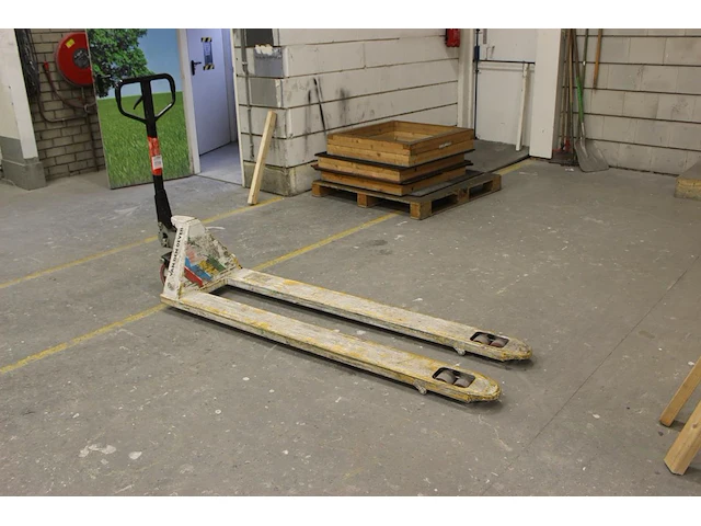 Palletwagen met lepels met lengte 180 cm. let op! afhalen in overleg einde 2e afhaaldag. - afbeelding 2 van  2