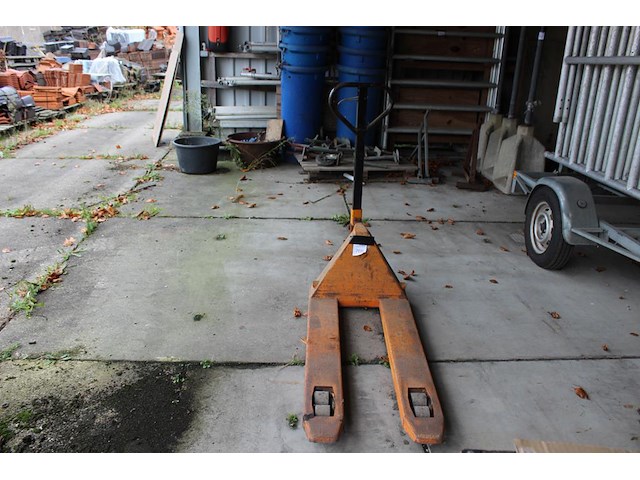 Palletwagen. ophlrn ns 13.00 uur - afbeelding 1 van  2