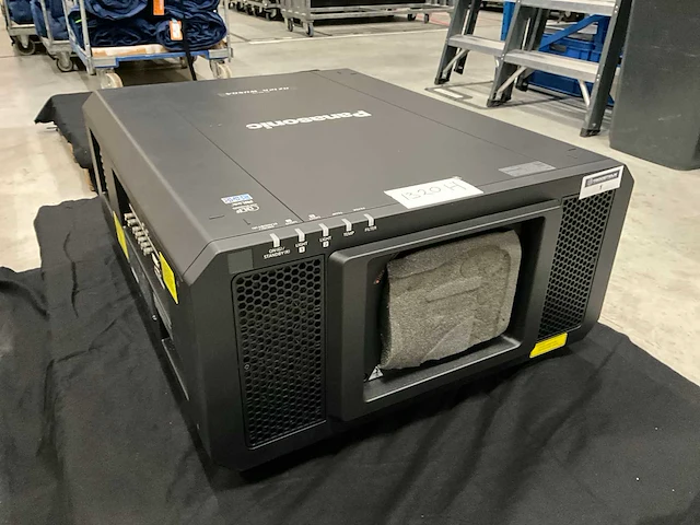 Panasonic - pt-rz12k - projector - afbeelding 2 van  7