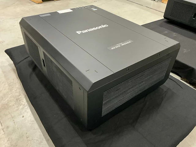 Panasonic - pt-rz12k - projector - afbeelding 4 van  7