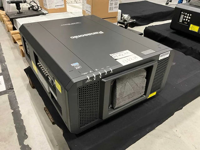 Panasonic - pt-rz12k - projector - afbeelding 2 van  7