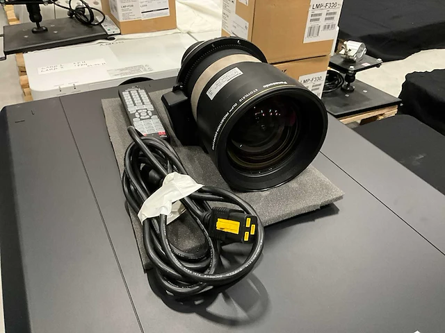 Panasonic - pt-rz12k - projector - afbeelding 5 van  7