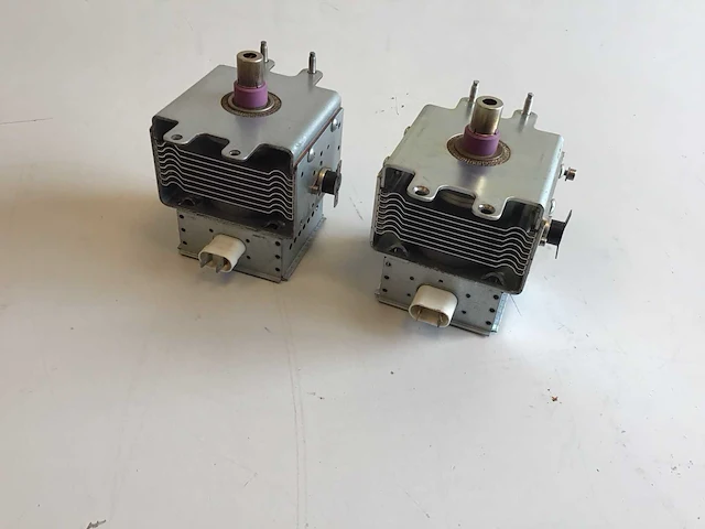 Panasonic 2m137 magnetron (2x) - afbeelding 1 van  5