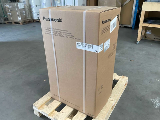 Panasonic binnenunit wh-sqc09h3e8 lucht-water warmtepomp - afbeelding 2 van  3