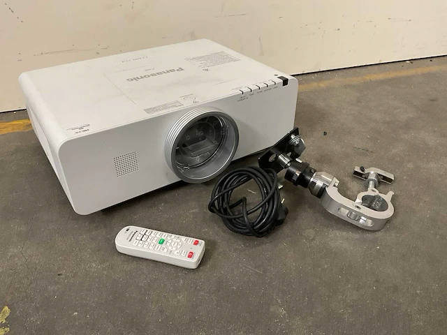 Panasonic pt-ex600 xga beamer - afbeelding 1 van  3