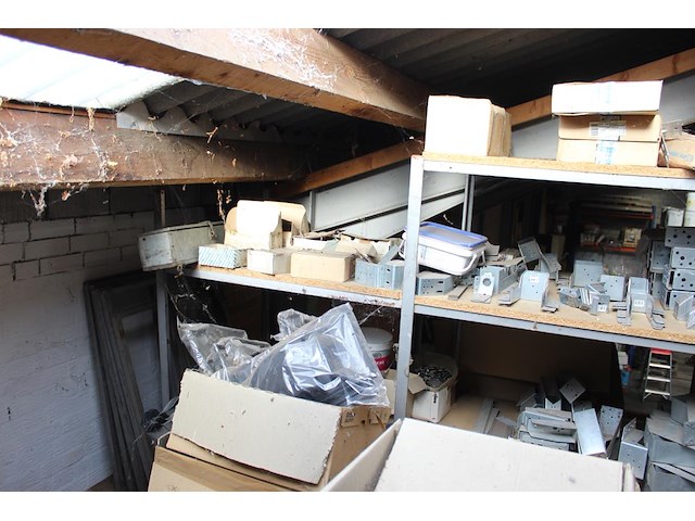 Panhaken, hoekkeperhaken, vorstbeugels, ruitkopnagels, schroefspijkers, houtdraadbouten en balkdragers en g... - afbeelding 14 van  27