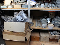 Panhaken, hoekkeperhaken, vorstbeugels, ruitkopnagels, schroefspijkers, houtdraadbouten en balkdragers en g... - afbeelding 16 van  27