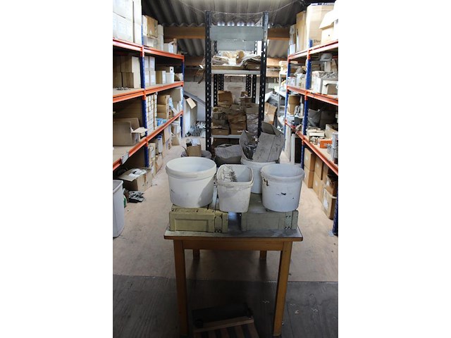 Panhaken, hoekkeperhaken, vorstbeugels, ruitkopnagels, schroefspijkers, houtdraadbouten en balkdragers en g... - afbeelding 17 van  27