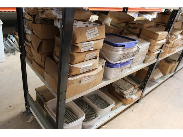 Panhaken, hoekkeperhaken, vorstbeugels, ruitkopnagels, schroefspijkers, houtdraadbouten en balkdragers en g... - afbeelding 19 van  27