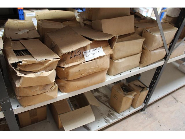 Panhaken, hoekkeperhaken, vorstbeugels, ruitkopnagels, schroefspijkers, houtdraadbouten en balkdragers en g... - afbeelding 21 van  27