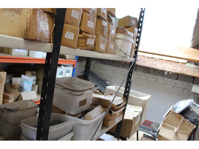 Panhaken, hoekkeperhaken, vorstbeugels, ruitkopnagels, schroefspijkers, houtdraadbouten en balkdragers en g... - afbeelding 22 van  27