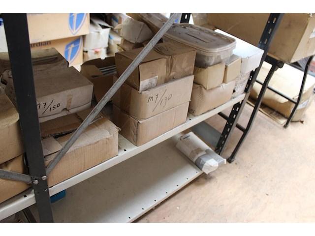 Panhaken, hoekkeperhaken, vorstbeugels, ruitkopnagels, schroefspijkers, houtdraadbouten en balkdragers en g... - afbeelding 23 van  27