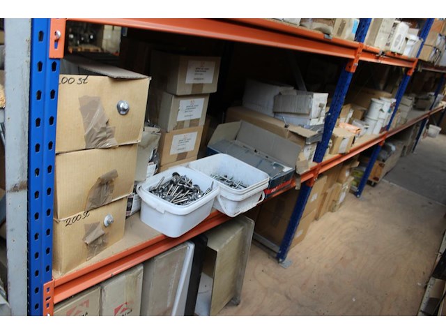 Panhaken, hoekkeperhaken, vorstbeugels, ruitkopnagels, schroefspijkers, houtdraadbouten en balkdragers en g... - afbeelding 25 van  27