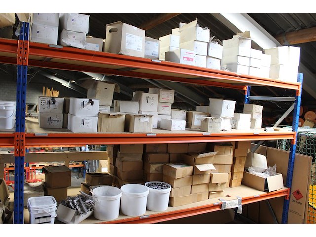 Panhaken, hoekkeperhaken, vorstbeugels, ruitkopnagels, schroefspijkers, houtdraadbouten en balkdragers en g... - afbeelding 27 van  27