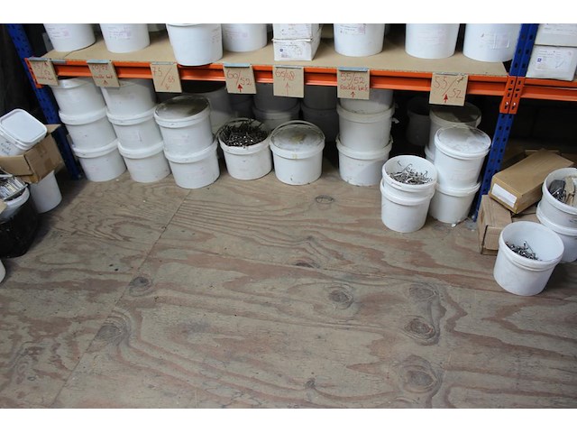 Panhaken, hoekkeperhaken, vorstbeugels, ruitkopnagels, schroefspijkers, houtdraadbouten en balkdragers en g... - afbeelding 4 van  27