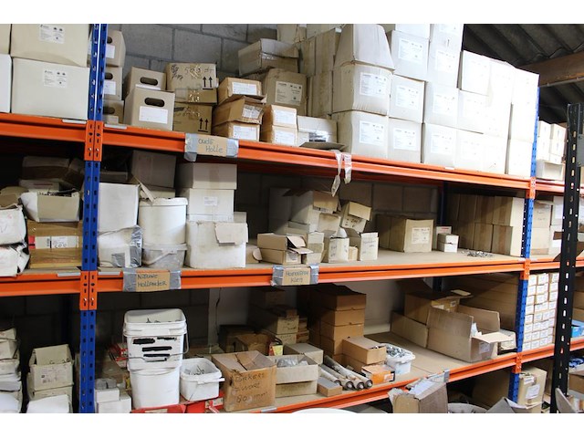 Panhaken, hoekkeperhaken, vorstbeugels, ruitkopnagels, schroefspijkers, houtdraadbouten en balkdragers en g... - afbeelding 6 van  27