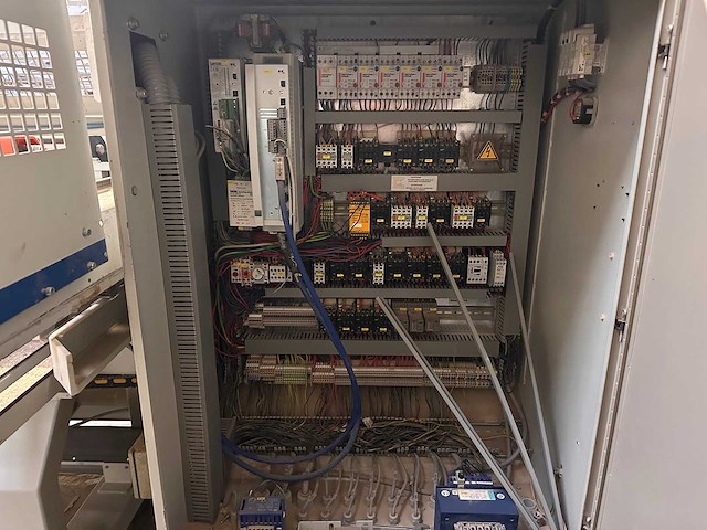 Panhans - 1998 - euro 5 - platen opdeelzaagmachine - afbeelding 2 van  12