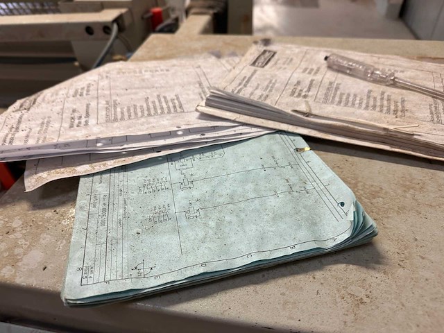 Panhans - 1998 - euro 5 - platen opdeelzaagmachine - afbeelding 4 van  12